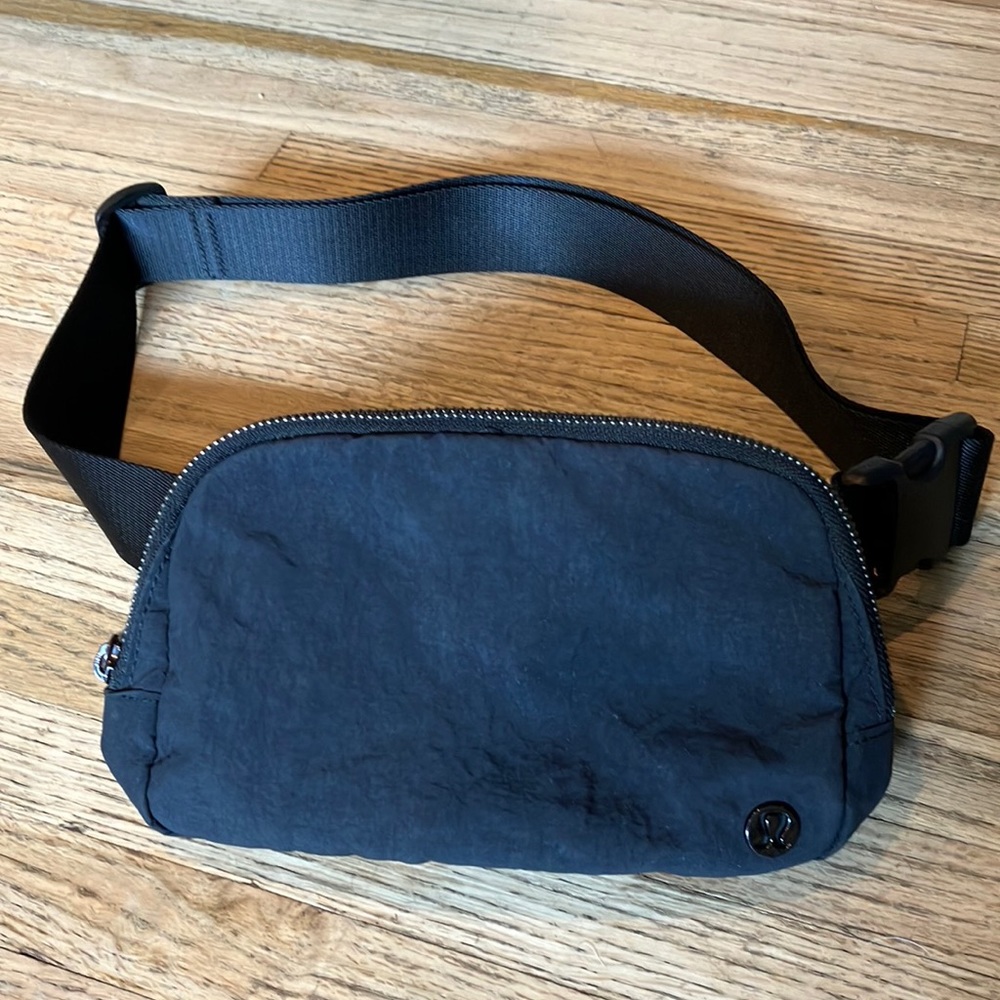Lululemon Everwhere Belt Bag
